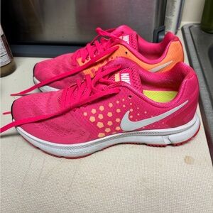 WORN ONCE Nike Women's Vibrant Pink and Orange Athletic Shoes
